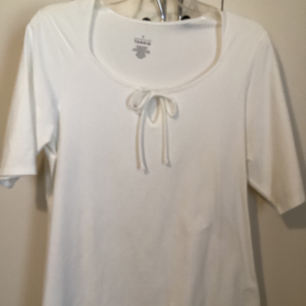 Torrid top, cream, size 2 (Torrid sizing)